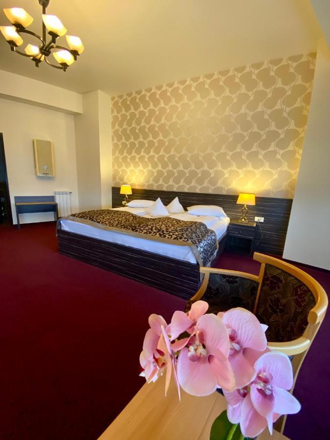 Focşani Pensiunea Rix Rooms מראה חיצוני תמונה